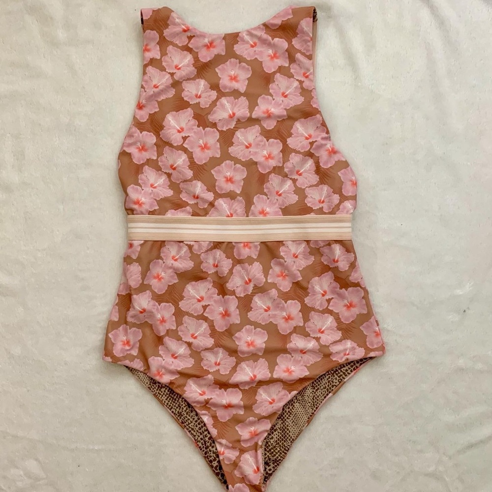 ACACIA Swimwear Capsule Mahalo in France